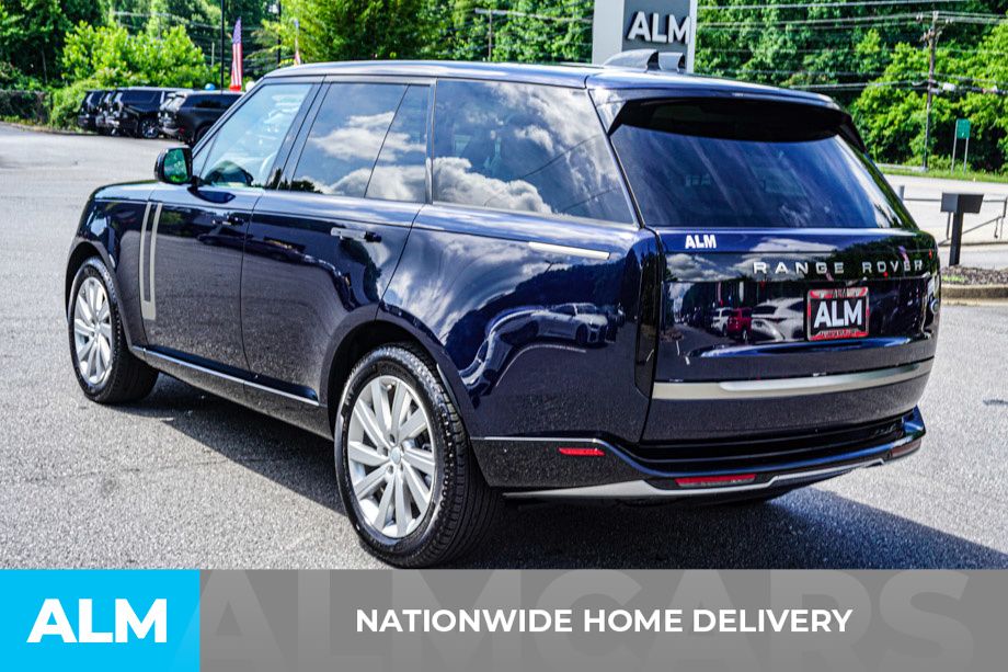 Used 2023 Blue Land Rover SE image 5