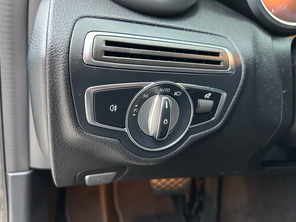 Thumbnail: 2021 Mercedes-Benz C-Class - 18
