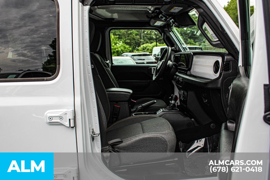 Used 2025 White Jeep Sport S image 21