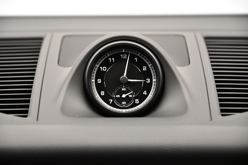 Thumbnail: 2025 Porsche Macan - 27