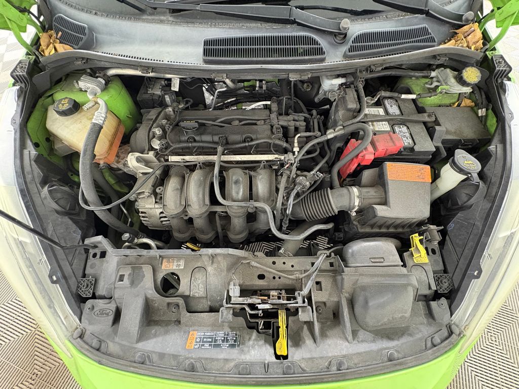 Used 2015 Green Ford SE image 30