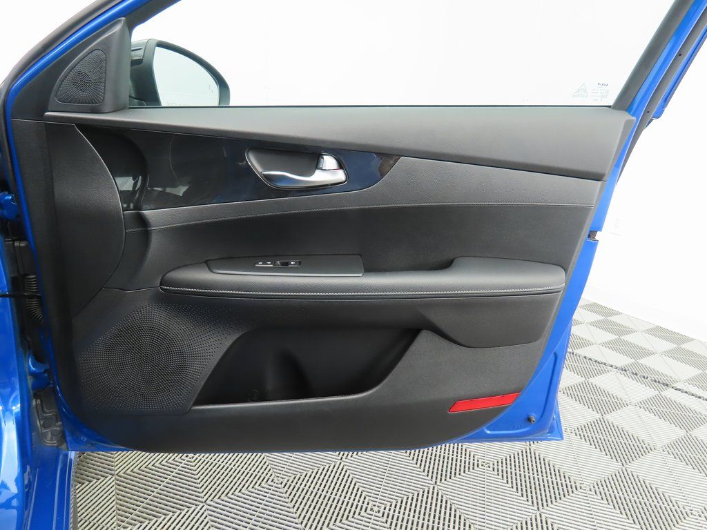 Thumbnail: 2022 Kia Forte - 26