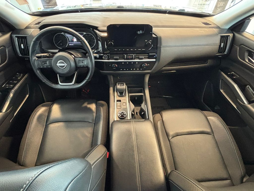 2024 Nissan Pathfinder SL
