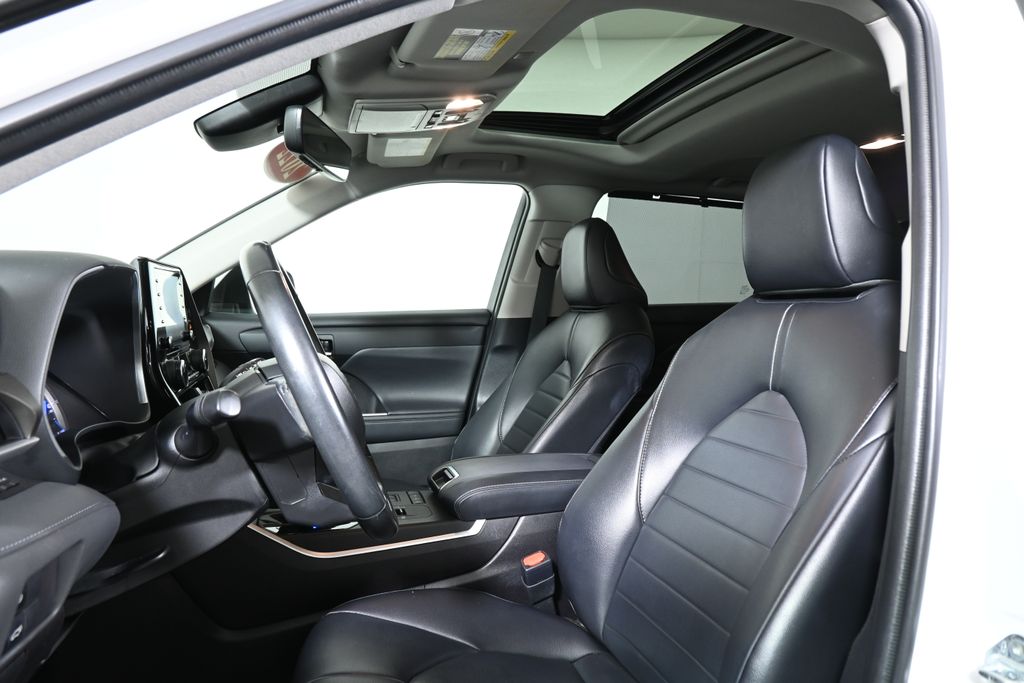 Thumbnail: 2022 Toyota Highlander - 15