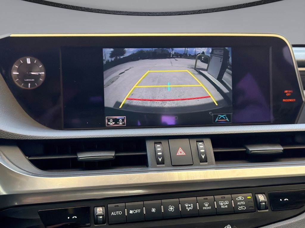 Thumbnail: 2020 Lexus ES - 24