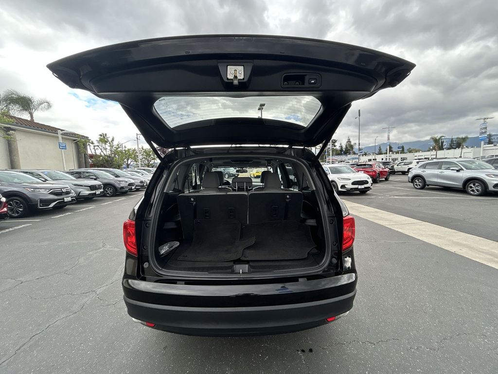 Thumbnail: 2017 Honda Pilot - 25