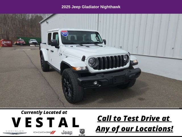 Bright White Clearcoat 2025 Jeep Gladiator NightHawk Crew Cab 4WD Pickup Truck Four-Wheel Drive 8-Speed Automatic