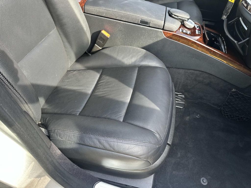 Thumbnail: 2011 Mercedes-Benz S-Class - 22