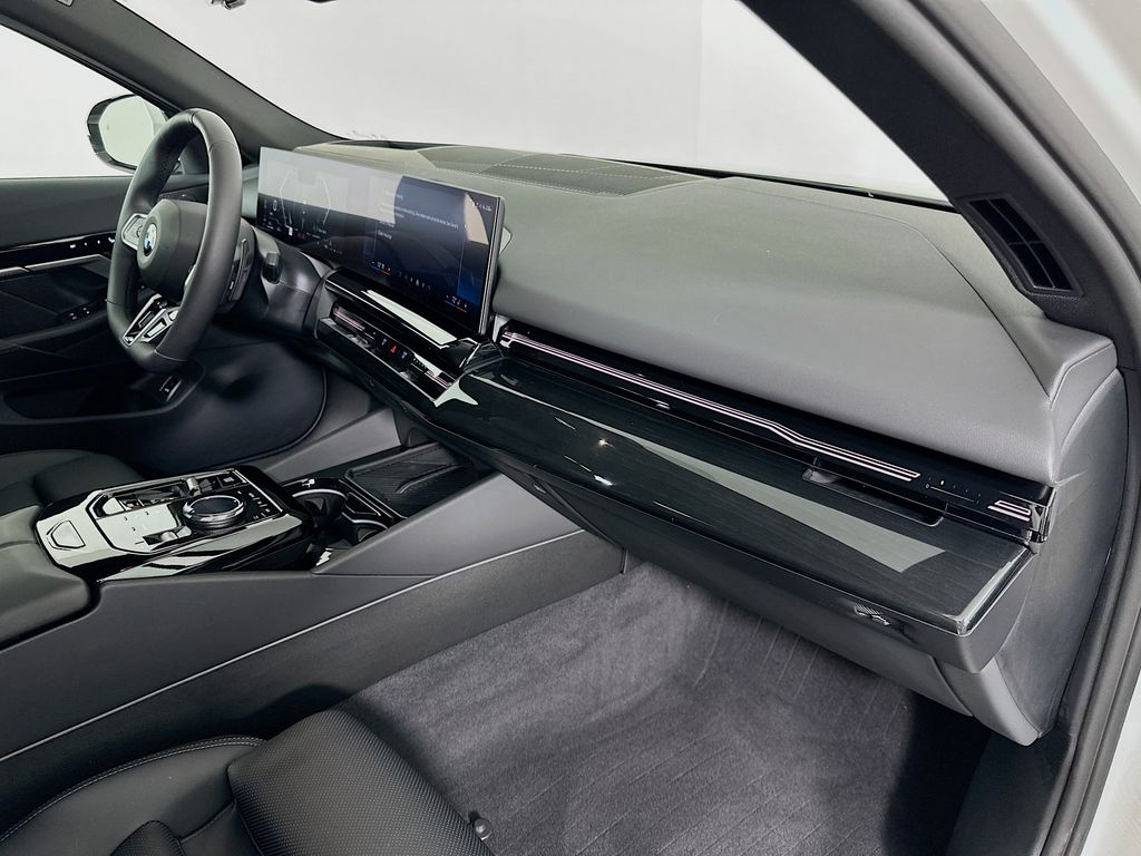 Thumbnail: 2025 BMW 5 Series - 29