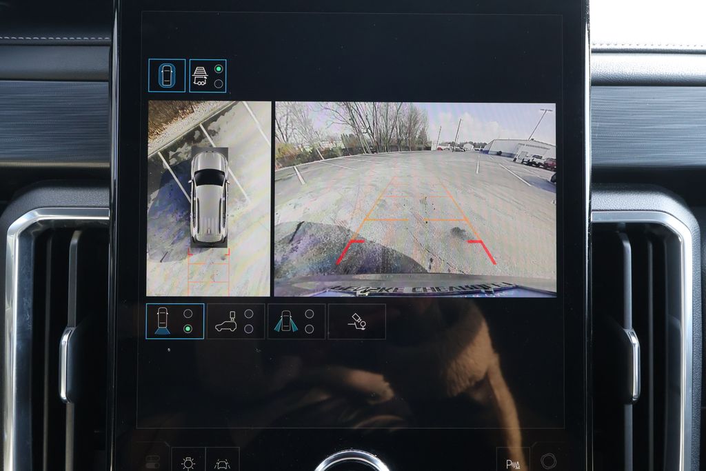 Thumbnail: 2025 GMC Acadia - 18