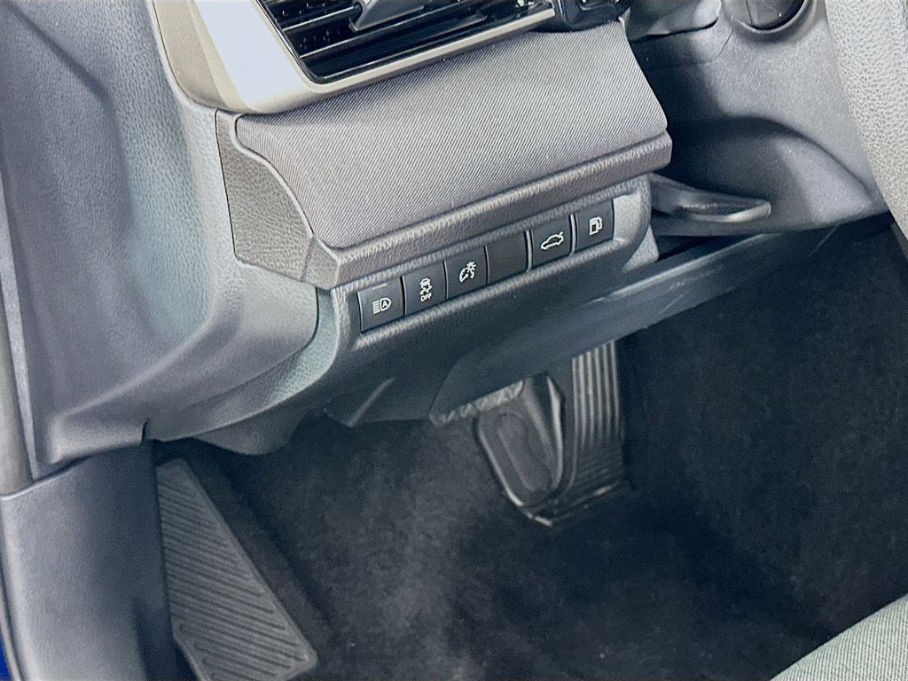 Thumbnail: 2025 Toyota Camry - 10