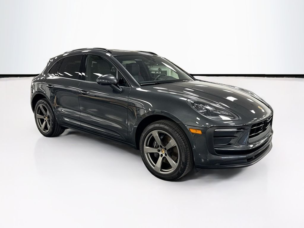 Thumbnail: 2025 Porsche Macan - 9