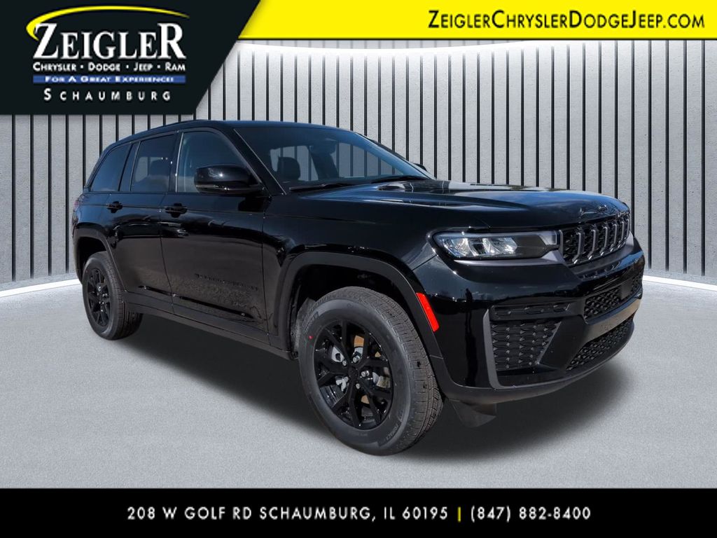 Diamond Black Crystal Pearlcoat 2026 Jeep Grand Cherokee SUV / Crossover Four-Wheel Drive 8-Speed Automatic