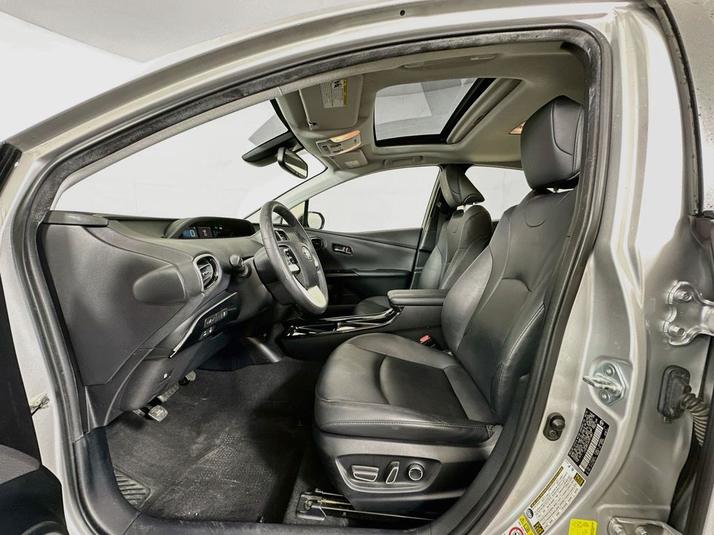 Thumbnail: 2016 Toyota Prius - 20