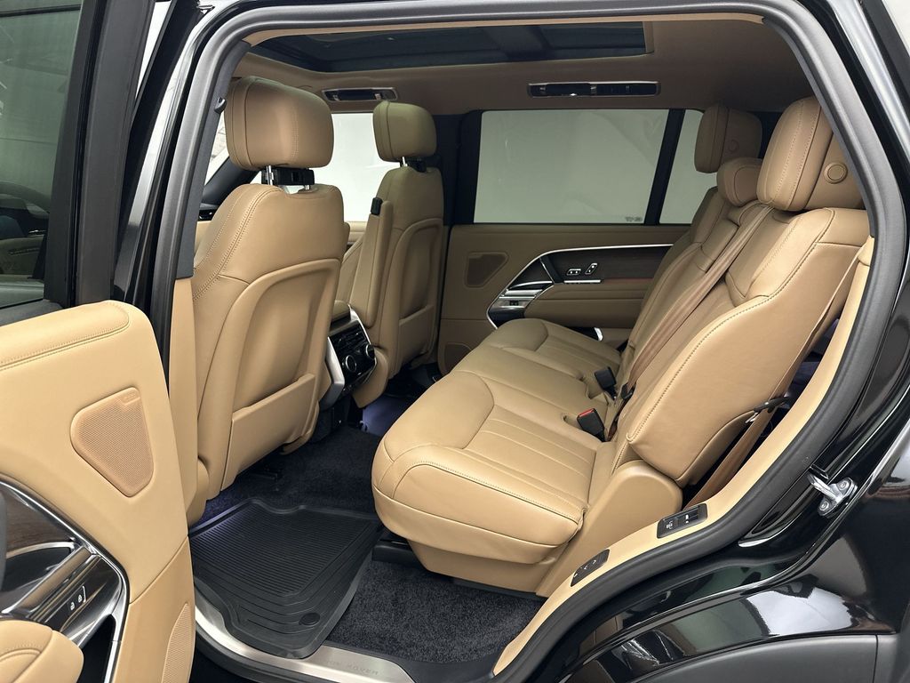 Thumbnail: 2023 Land Rover Range Rover - 11