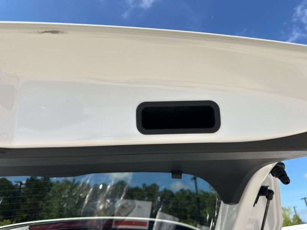 2025 Aspen White Tricoat Nissan Kicks SR FWD SUV