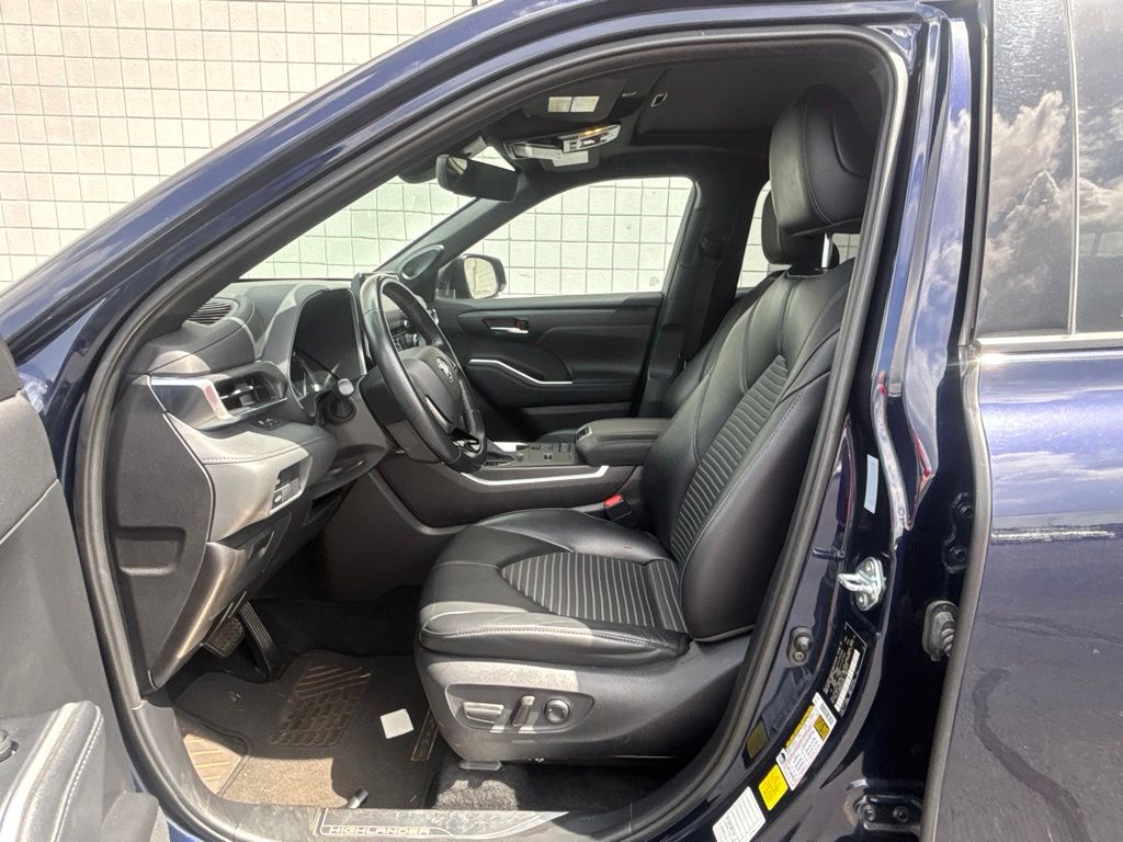 Used 2021 Toyota Highlander SUV