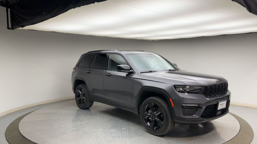 Thumbnail: 2024 Jeep Grand Cherokee - 8