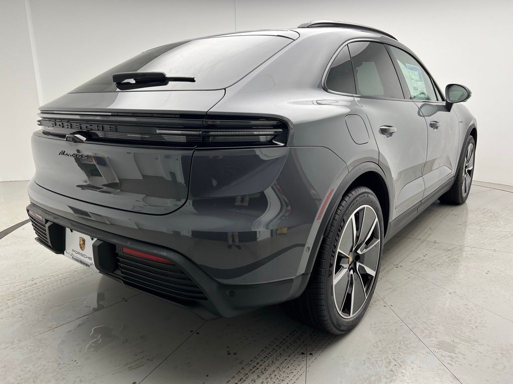 2025 Porsche Macan T 20