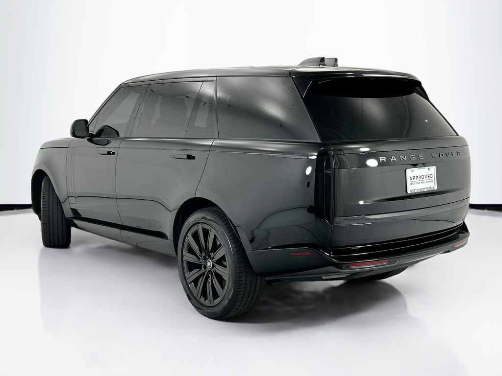 Used 2025  Land Rover SE image 7