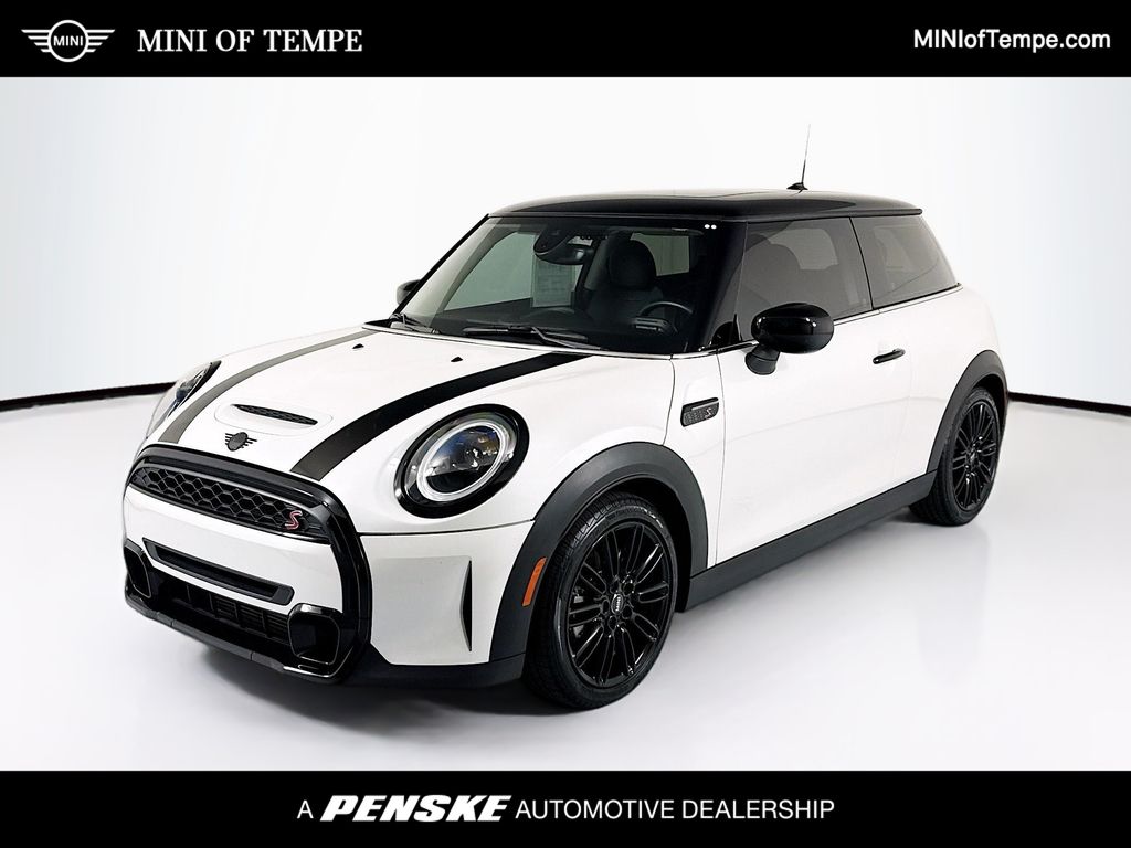 White Metallic 2024 MINI Cooper Hatchback Front-Wheel Drive 7-Speed Automatic