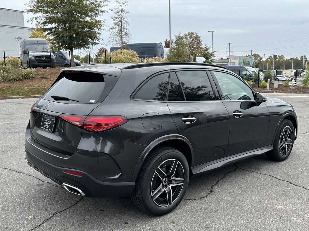 2025 Mercedes-Benz GLC GLC 300 8