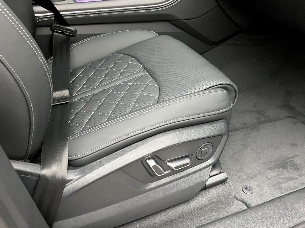 Thumbnail: 2026 Audi SQ8 - 12
