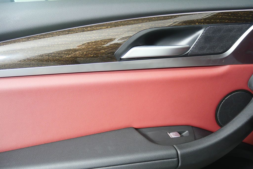 Thumbnail: 2025 BMW X4 - 13