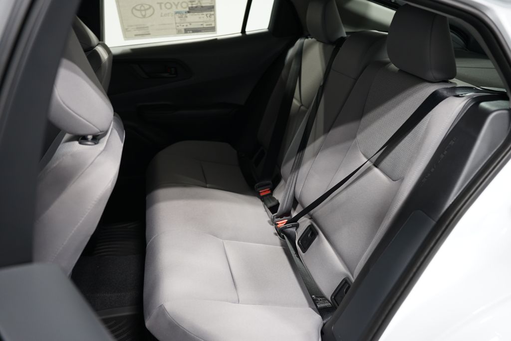 2025 Toyota Prius LE 27