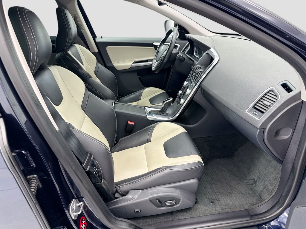 Thumbnail: 2017 Volvo XC60 - 19