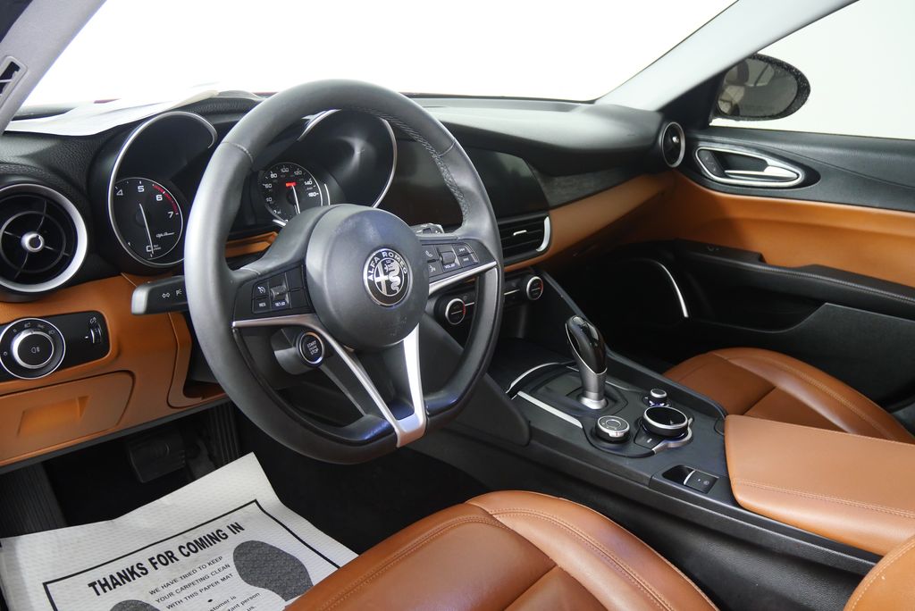 Thumbnail: 2019 Alfa Romeo Giulia - 12