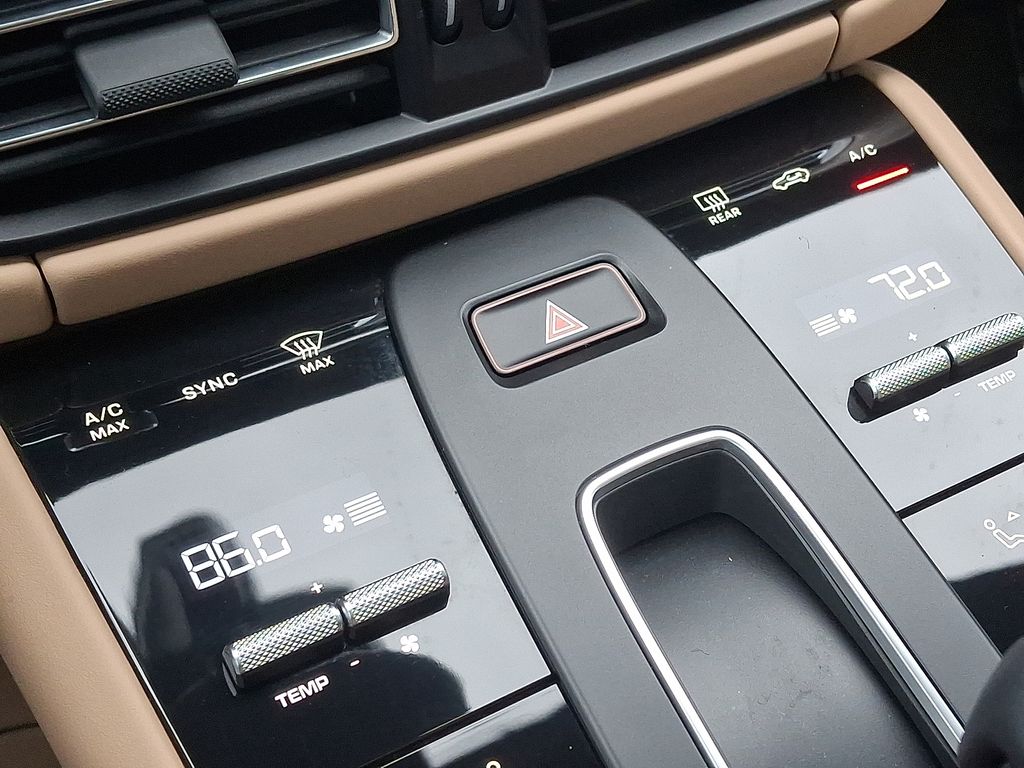 Thumbnail: 2022 Porsche Macan - 16