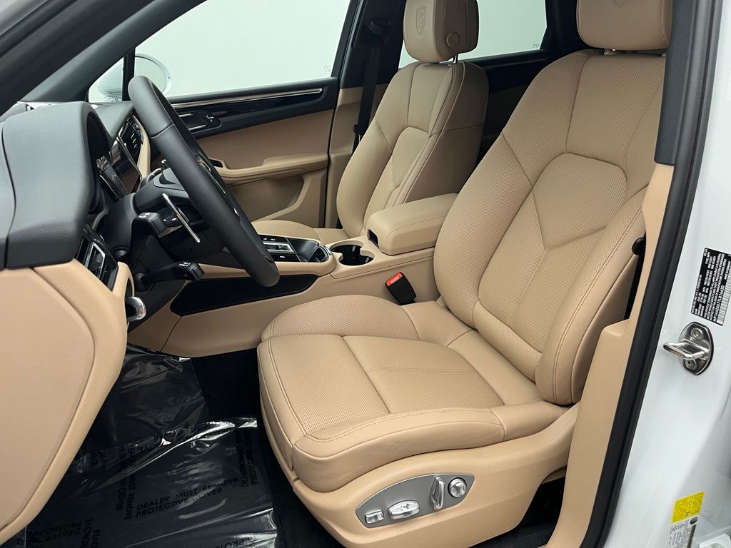 Thumbnail: 2026 Porsche Macan - 5