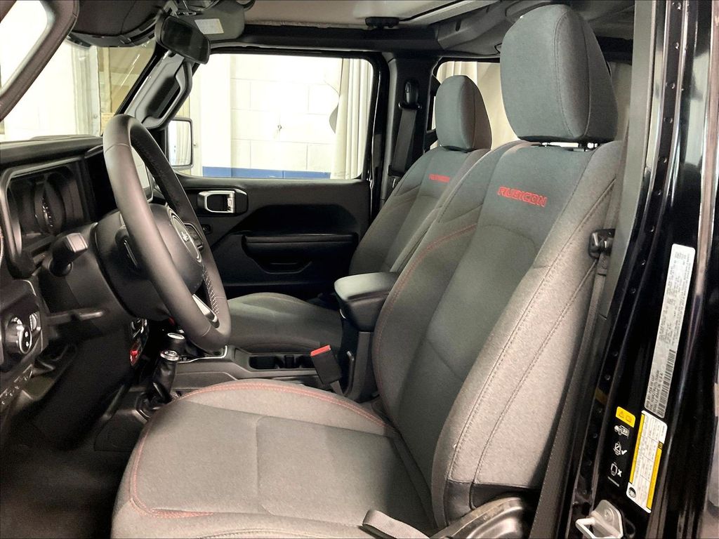2026 Jeep Gladiator — photo 9