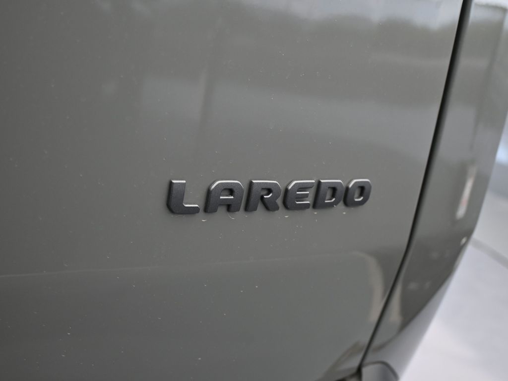 New 2026 Sting-Gray Clearcoat Jeep Laredo image 32