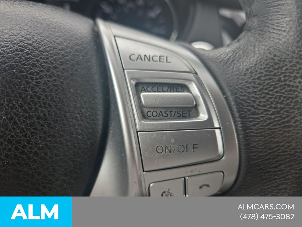Used 2015 White Nissan SL image 18