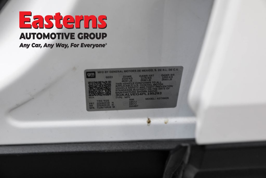 Used 2023 White GMC SLT image 36