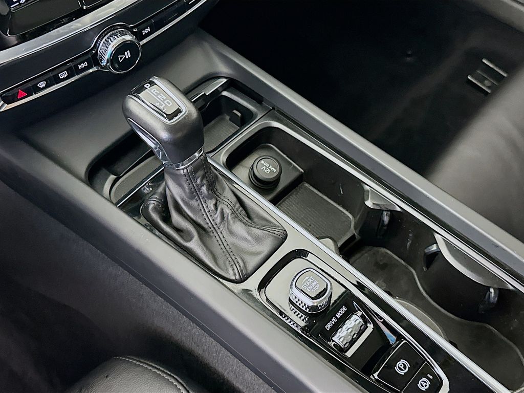 Thumbnail: 2020 Volvo S60 - 17