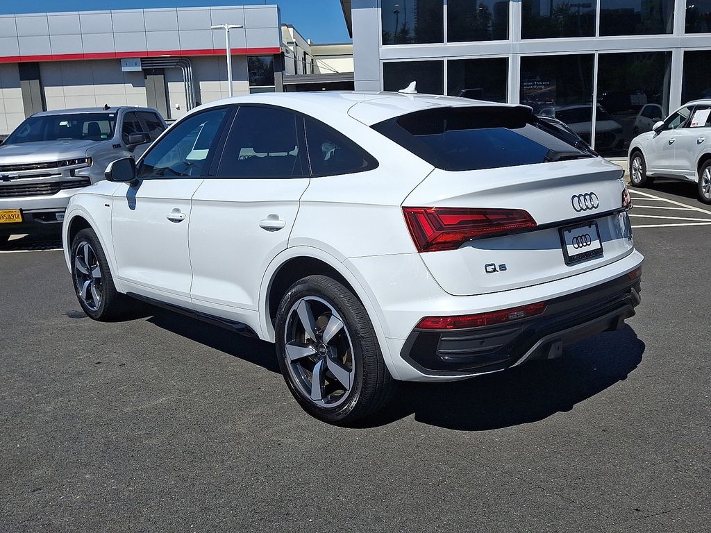 Thumbnail: 2022 Audi Q5 - 6