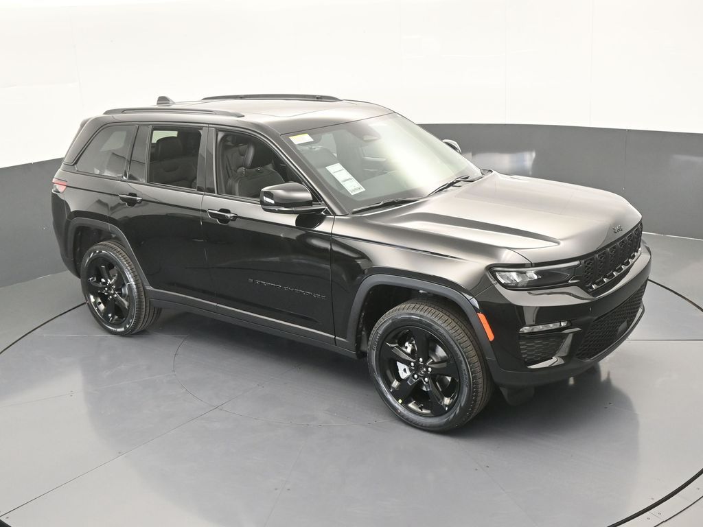 New 2025 Diamond Black Crystal Pearlcoat Jeep Limited image 47