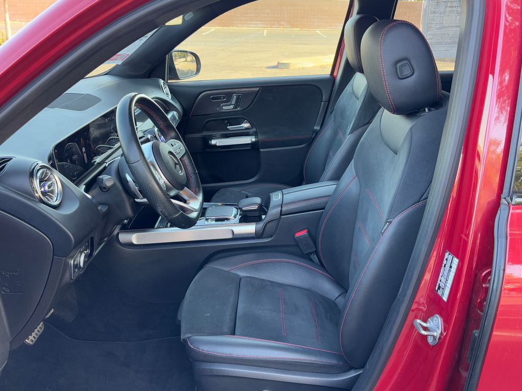 Thumbnail: 2020 Mercedes-Benz GLB - 25