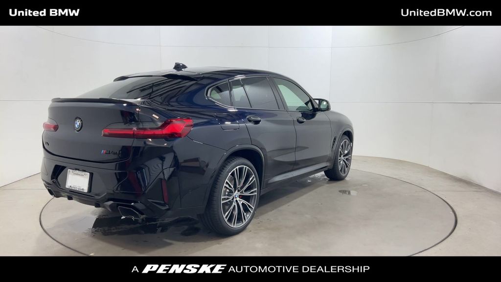 Thumbnail: 2025 BMW X4 - 8