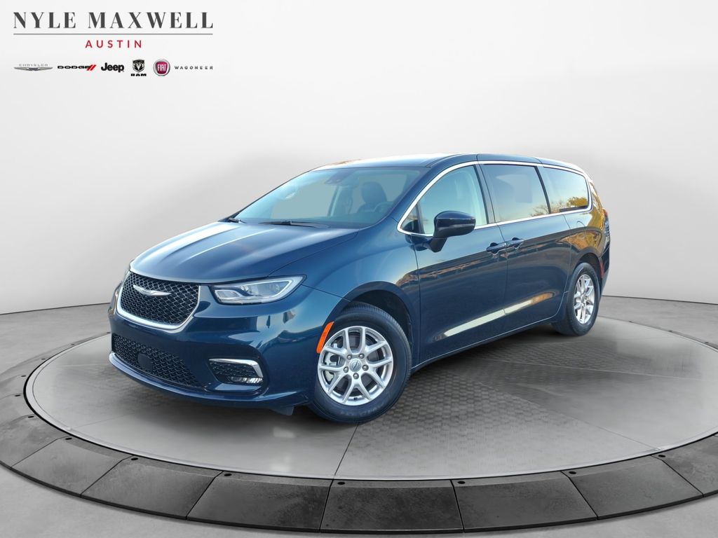 Used Car 2023 Chrysler Pacifica  Touring L For Sale Under $25,000 In Austin, Texas