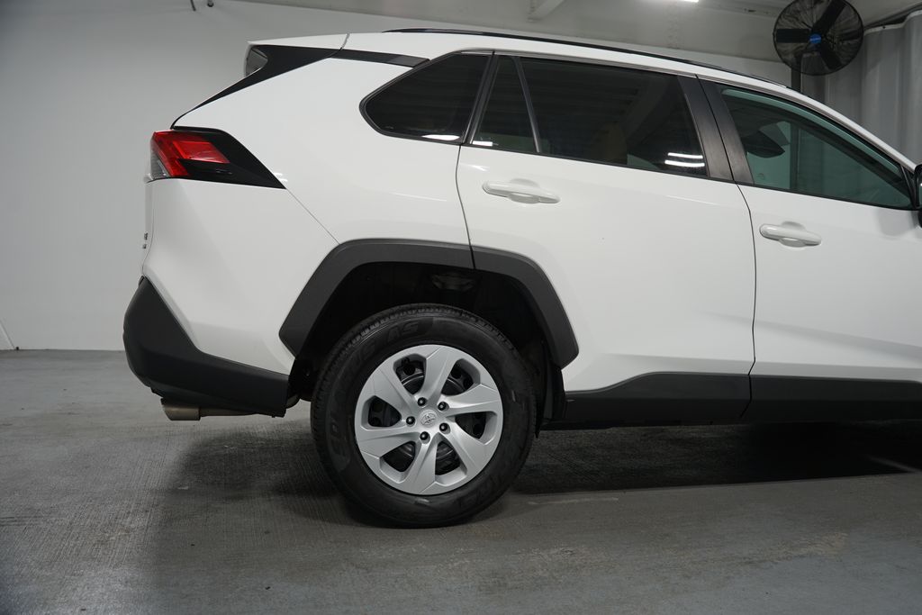 2019 Toyota RAV4 LE 15