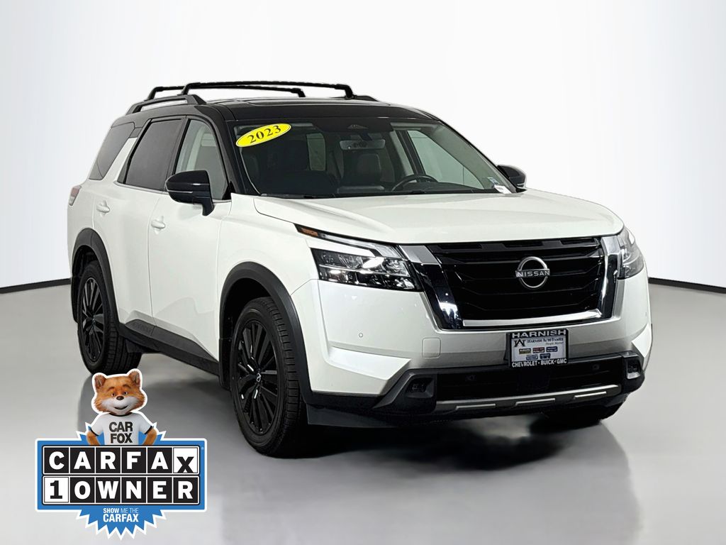 Pearl White Tricoat/Super Black 2023 Nissan Pathfinder SUV / Crossover All-Wheel Drive 9-Speed Automatic