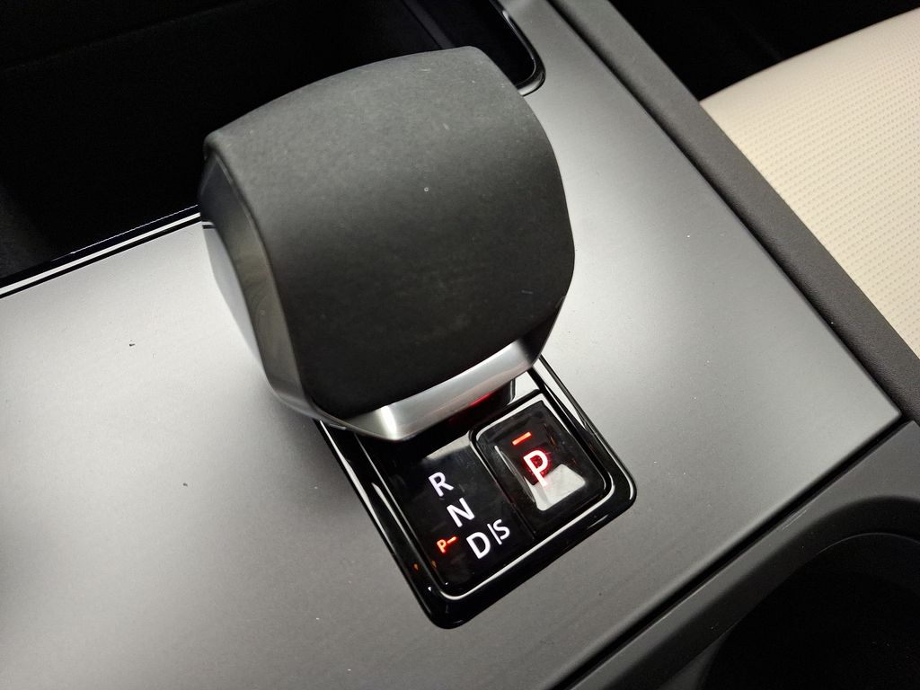 Thumbnail: 2025 Land Rover Discovery Sport - 10