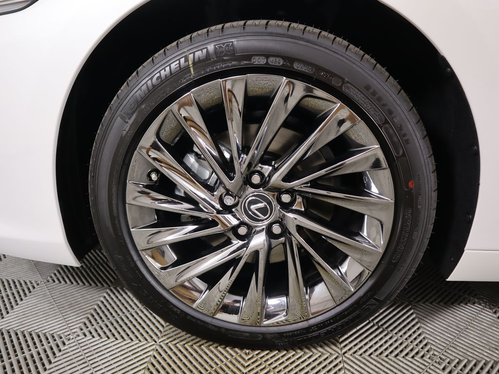 Used 2025 White Lexus 300h Luxury image 31