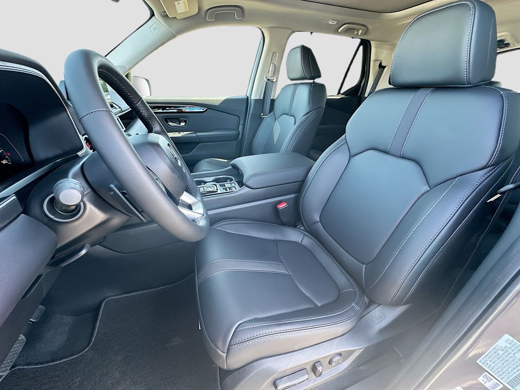 Thumbnail: 2025 Honda Pilot - 16