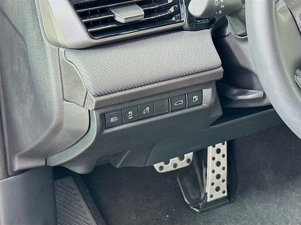 Thumbnail: 2025 Toyota Camry - 10