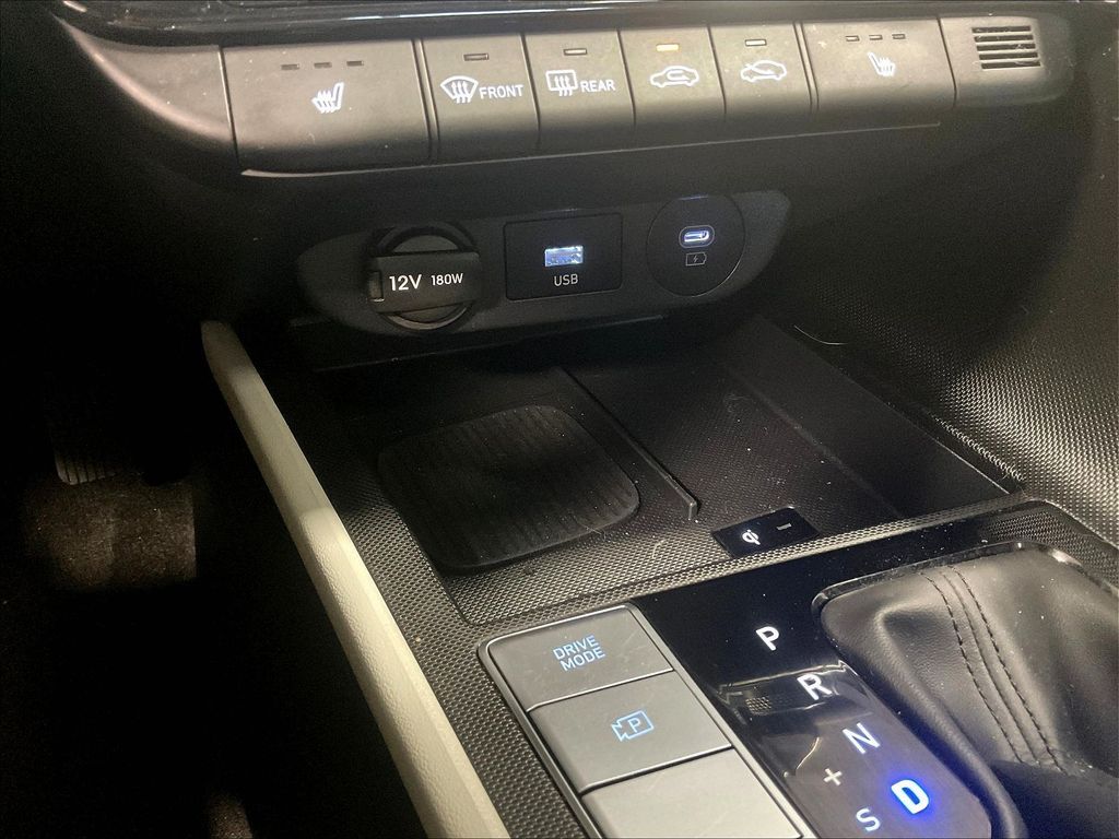 2025 Hyundai Elantra — photo 27